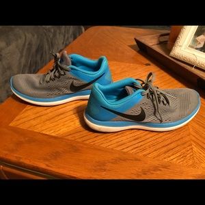 Nike women’s size 8.5 running shoe